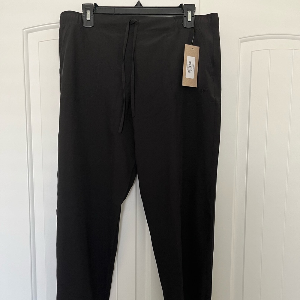 NWT Albion Fit black Jetsetters